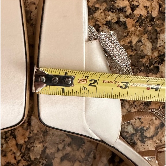 MACH & MACH 140 CRYSTAL DOUBLE BOW PLATFORM SANDALS IN SATIN - Picture 13 of 14